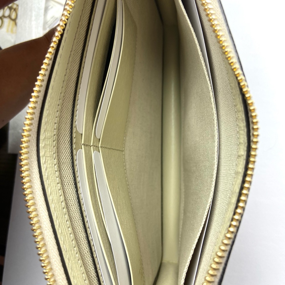 Gucci #636252 "Gucci Liberty" Leather Pouch/Clutch - Picture 6 of 9